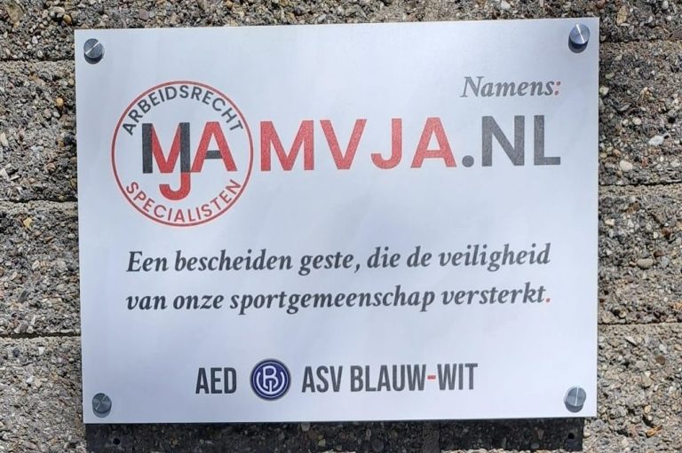 MVJA SCHENKT AED AAN VOETBALVERENIGING ASV BLAUW-WIT